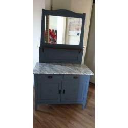 Antieke make-up tafel of commode