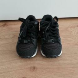 Supernette Adidas baby sneakers / schoentjes, zwart, maat 19