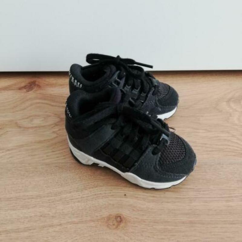 Supernette Adidas baby sneakers / schoentjes, zwart, maat 19