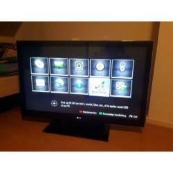 LCD televisie met LED verlichting. Super dun scherm. 107 cm.