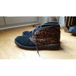 Clarks met panterprint