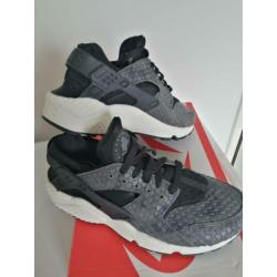 Nike sneakers nieuwe maat 37, 5. Nu €40,-