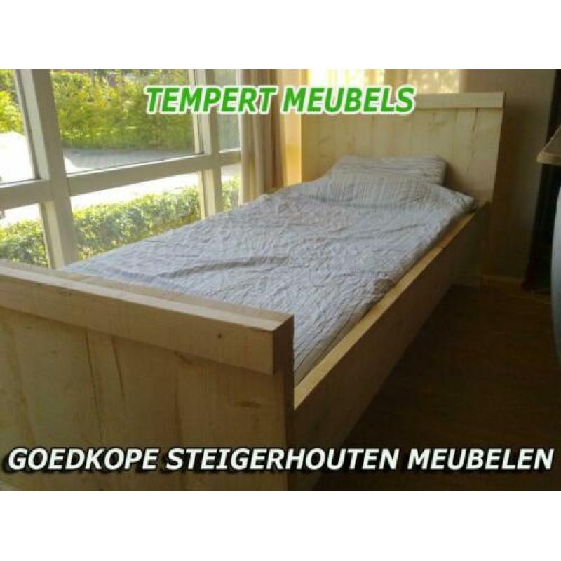 Steigerhouten 1 persoonsbed / Steigerhouten bed.