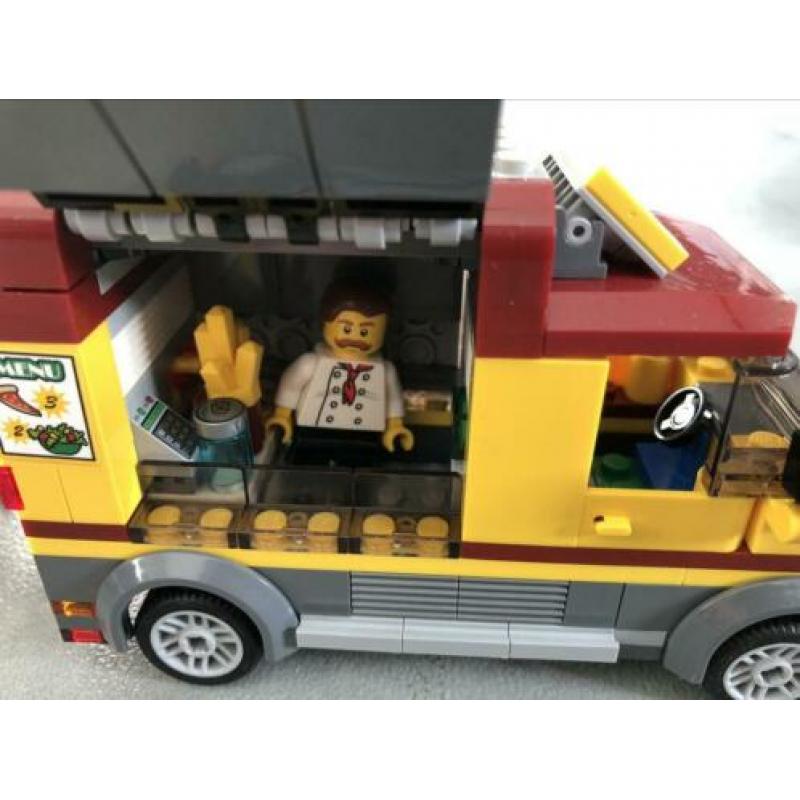 Lego 60150 pizza bestelwagen en pizza bezorger