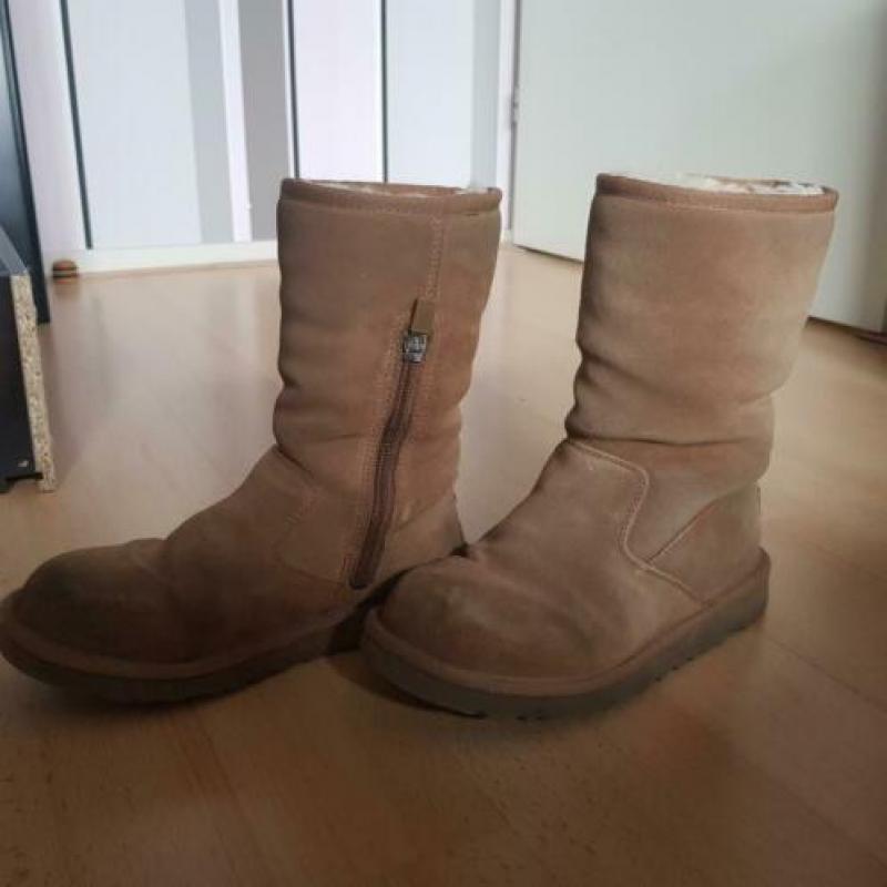 UGG maat 33