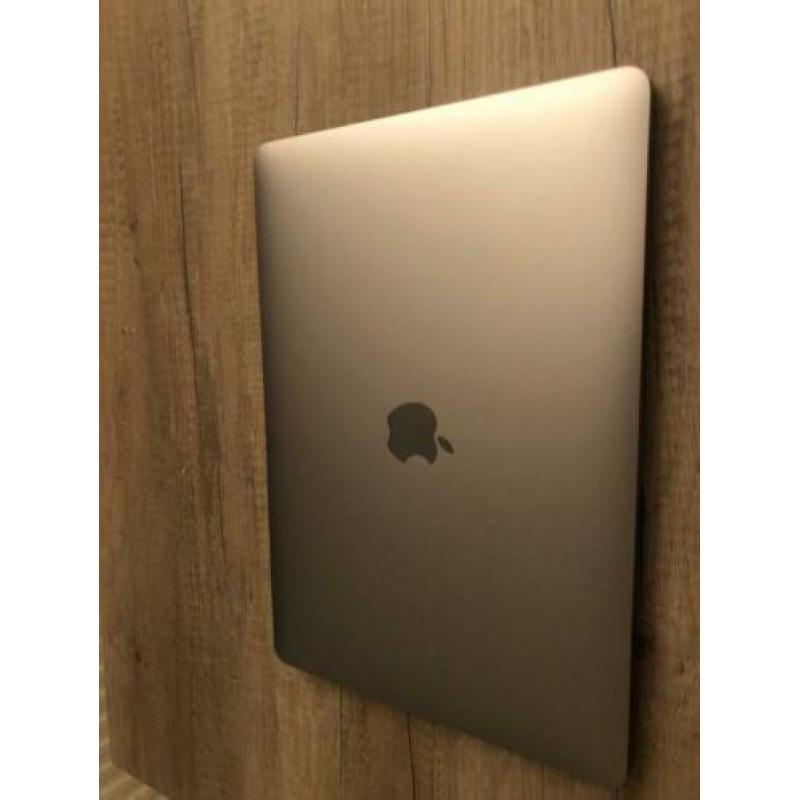 Macbook pro 2017 13’ 256SSD|16GB|2,3GHz applecare + 3 cycli