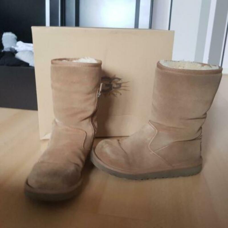 UGG maat 33