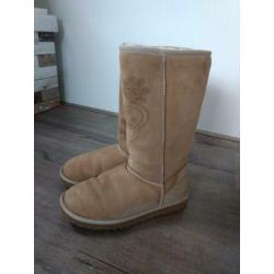 Ugg classic tall beige maat 36