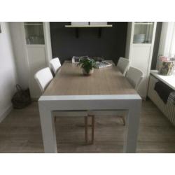 4 moderne stoelen