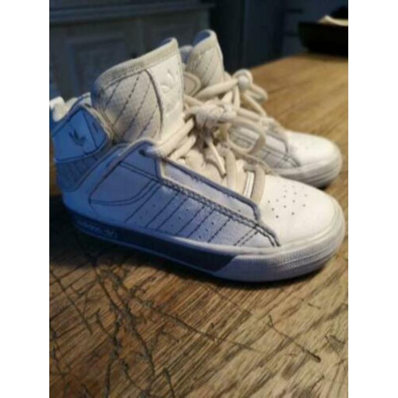 Witte hoge Adidas sneakers maat 24