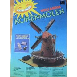 modelbouwdoos van een Hollandse Korenmolen met zonnecel