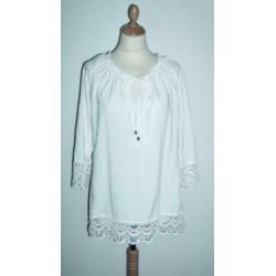 Leuke off white blouse van Caroline Biss met kant M / 40