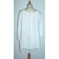 Leuke off white blouse van Caroline Biss met kant M / 40