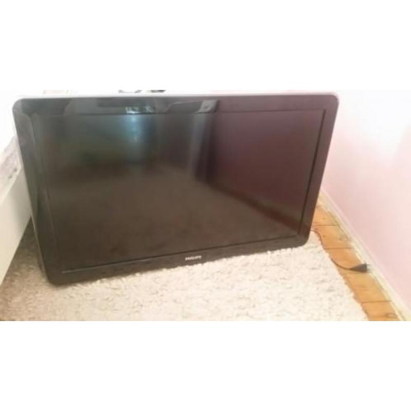 tv Philips 37, met gratis tv muurbeugel