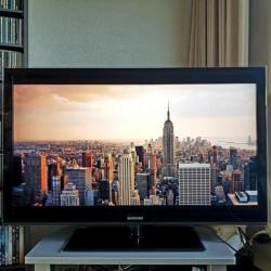 SAMSUNG 46-INCH FULL-HD (GAMING) TV incl. MUURBEUGEL