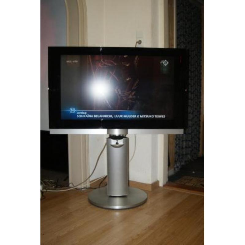 Bang & Olufsen Beovision 7-40 met voet en Beolab