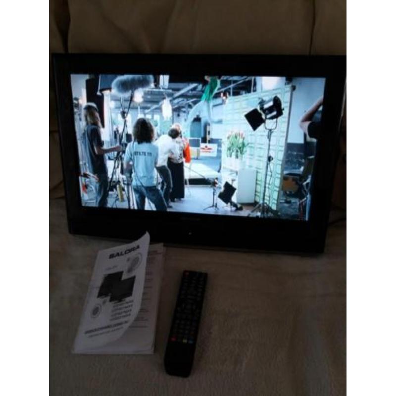 Salora lcd tv(56cm) 22 inch. ingebouwde dvd speler 40 euro