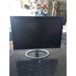 LCD monitor 22" en draadloos toetsenbord. Handig voor laptop