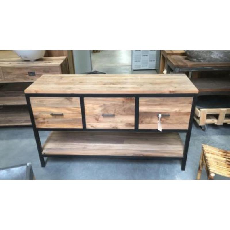 industrieel badmeubel teak met zwart metaal grote lade