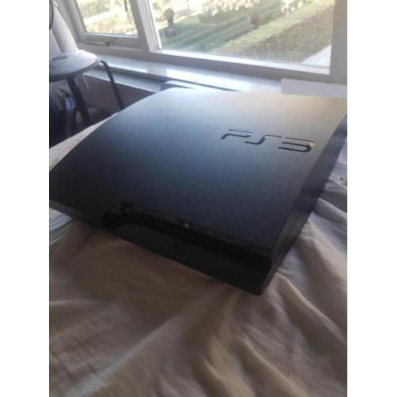 Ps3 console met 8 spellen. In goede staat