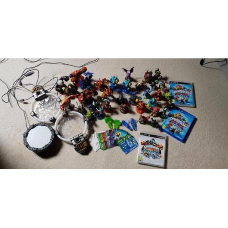 PS3 500gb + 12 SPELLEN EN 34 SKYLANDERS TE KOOP